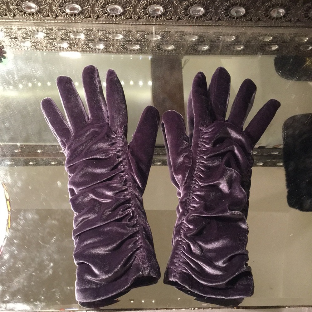 Cejon Silver Velvet Gloves